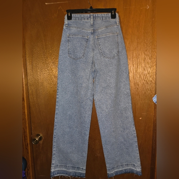 Universal Thread High-Waisted Blue Jeans NWOT - Picture 2 of 6